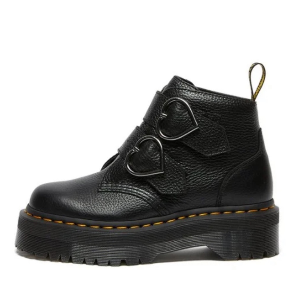 DOC MARTEN DEVON HEART LEATHER BOOTS 🫧 SIZE 8 WOMENS